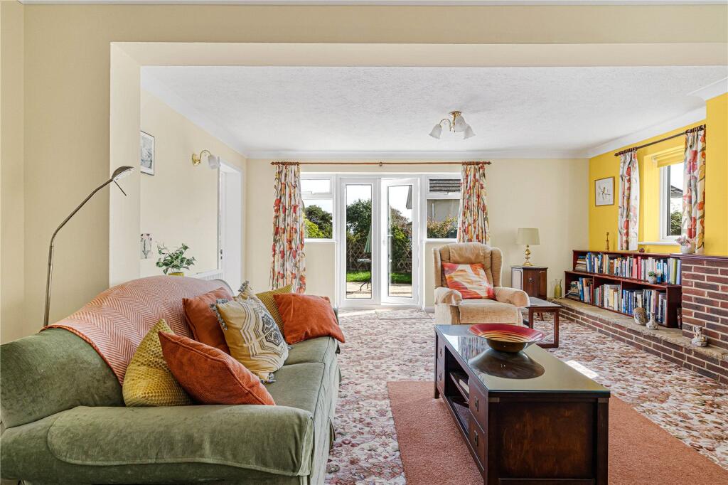 House in Horsham, Pulborough - More
