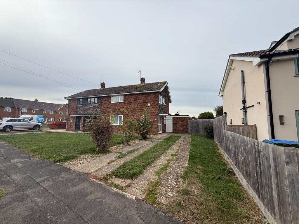 3-bed semi-detached on Coventon Road, Aylesbury, £340,000