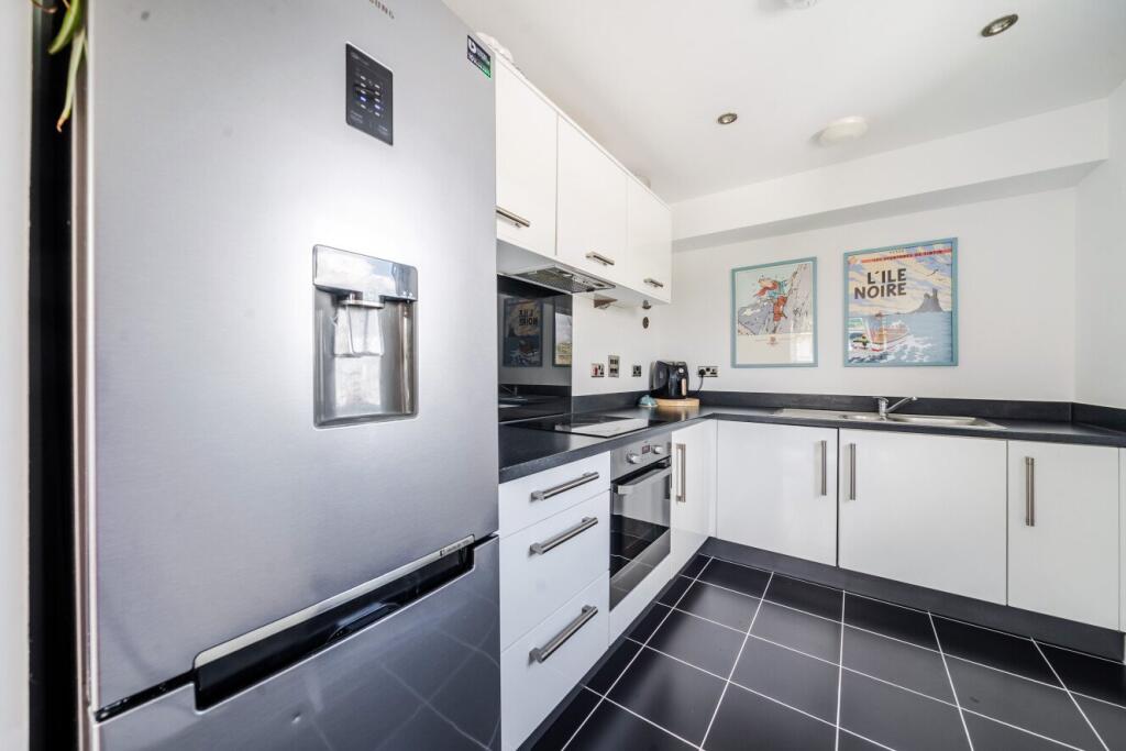 Limerick Close, Balham, London, SW12 photo 3