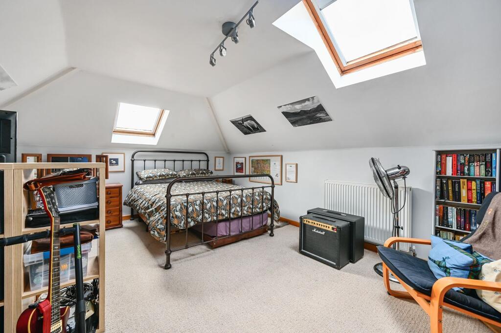 House in Tonbridge - More