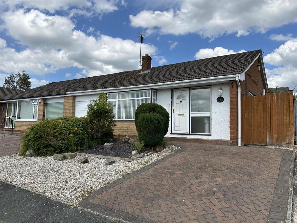 2-bed semi-detached on Ffordd Alafon, Wrexham, £225,000