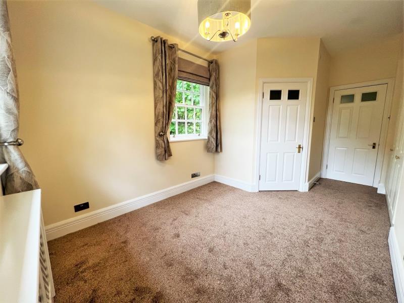 Apartment in Woking, Surrey - View 3
