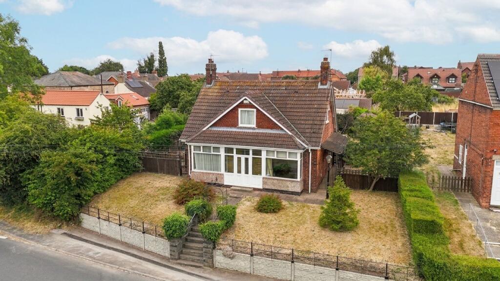 3-bed detached on Kirton Road, Blyton, DN21, £180,000
