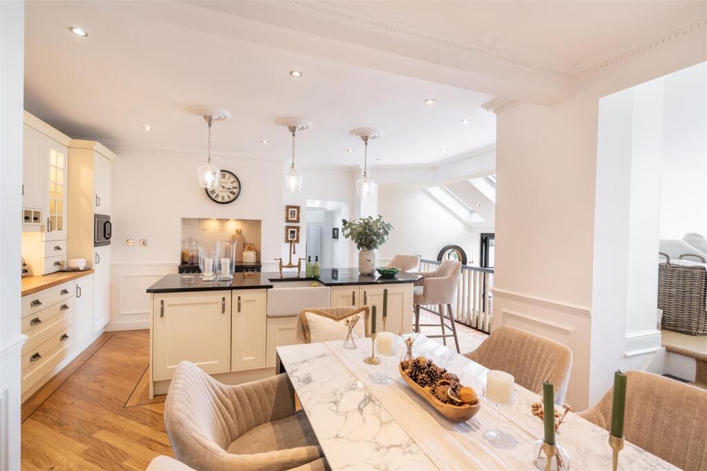 House in Leeds, Oakwood - View 3