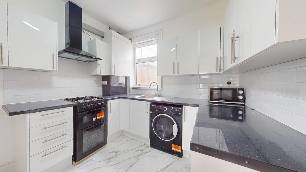 Main image of property: 2 Bedroom Flat To Let In Tooting