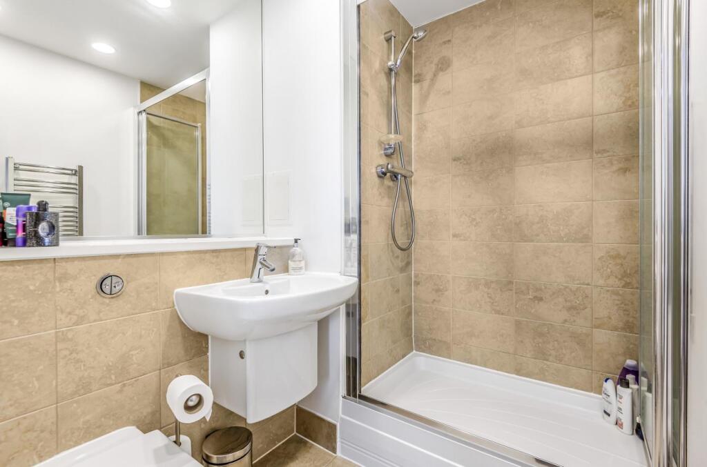 Apartment in Camberley, Old Dean - View 5