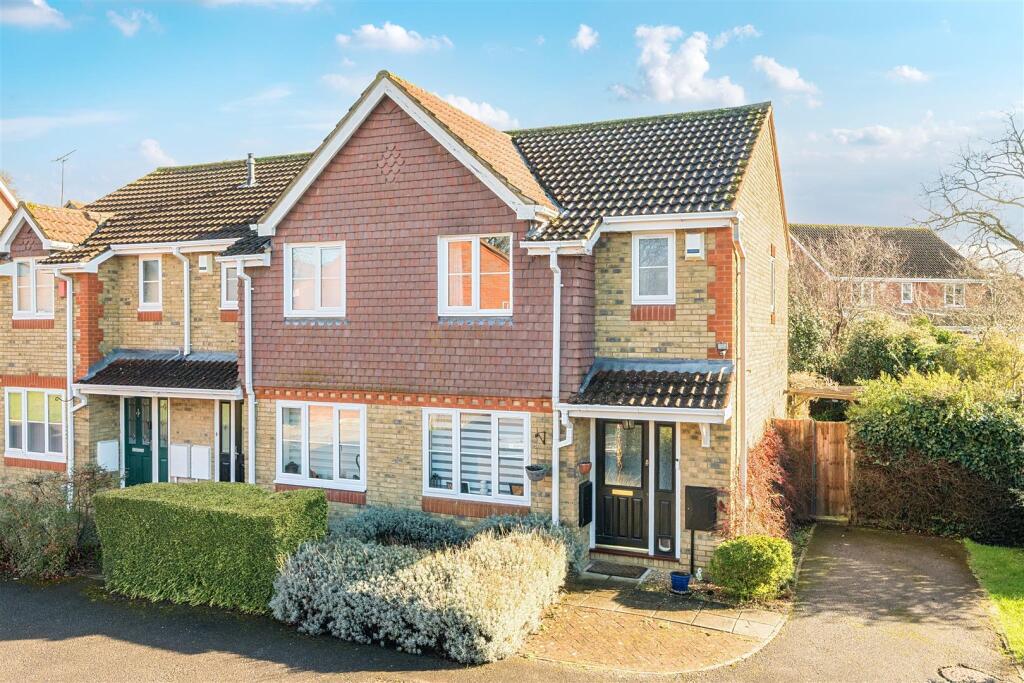 2-bed terraced on Montague Close, Wokingham, Berkshire, RG40 5PF, £440,000
