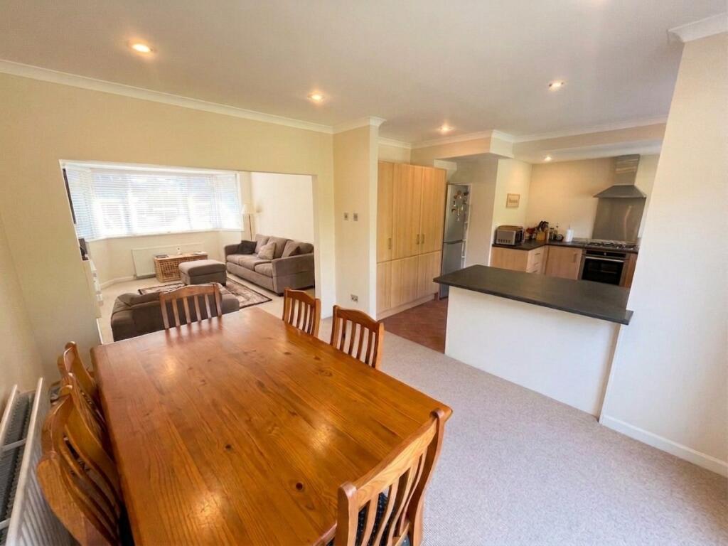 House in Luton, Stopsley - More