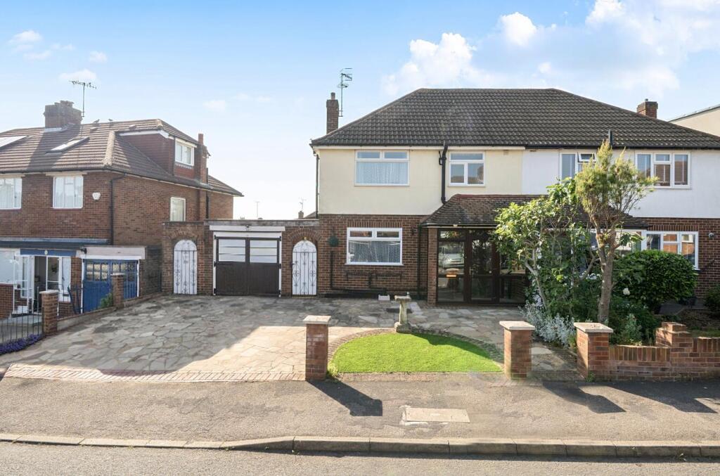 3-bed house on Duncan Way, Bushey, WD23, £650,000