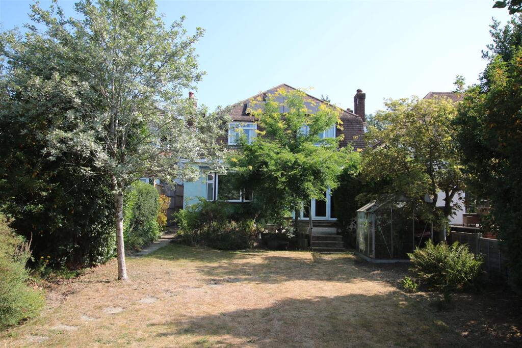 Randalls Road, Leatherhead, KT22 - View 6