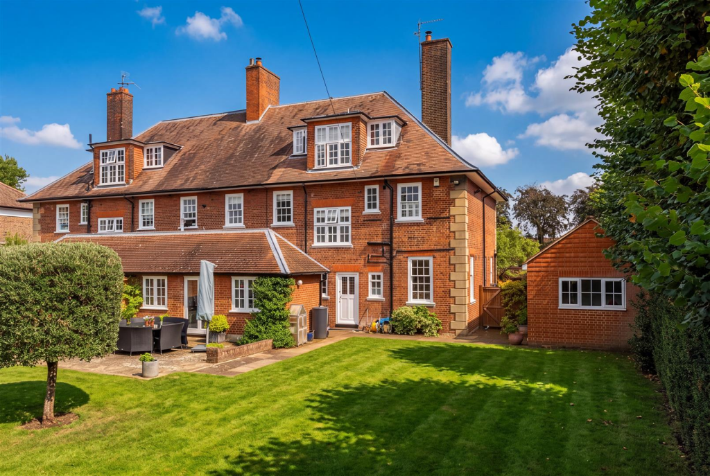 House in Enfield - View 5