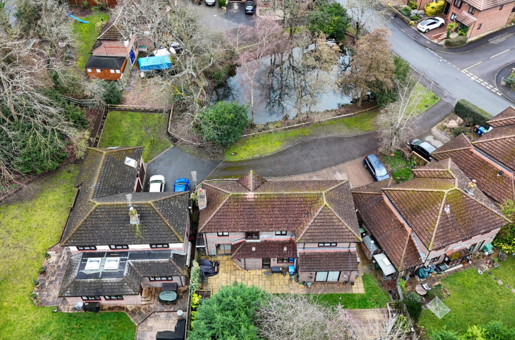 House in Reading, Warfield - View 3
