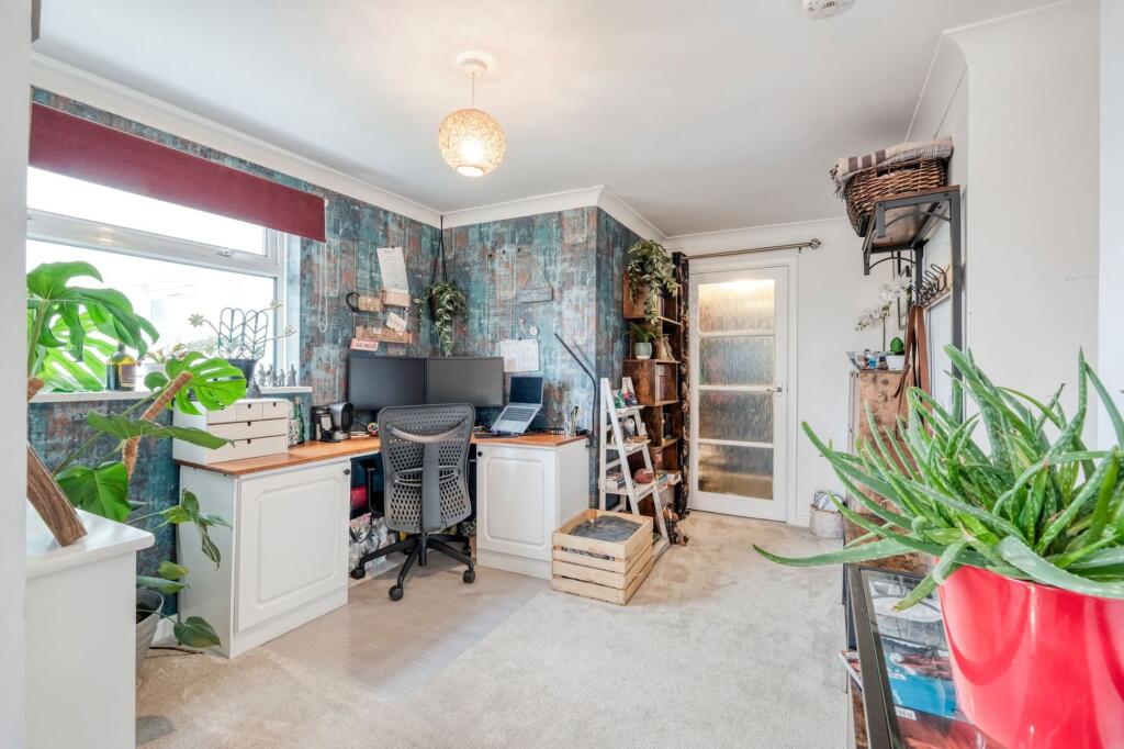 Apartment in Solihull, West Midlands - View 3