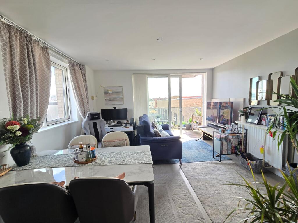 Holborough House, Lismore Boulevard, Colindale, Barnet, London photo 4