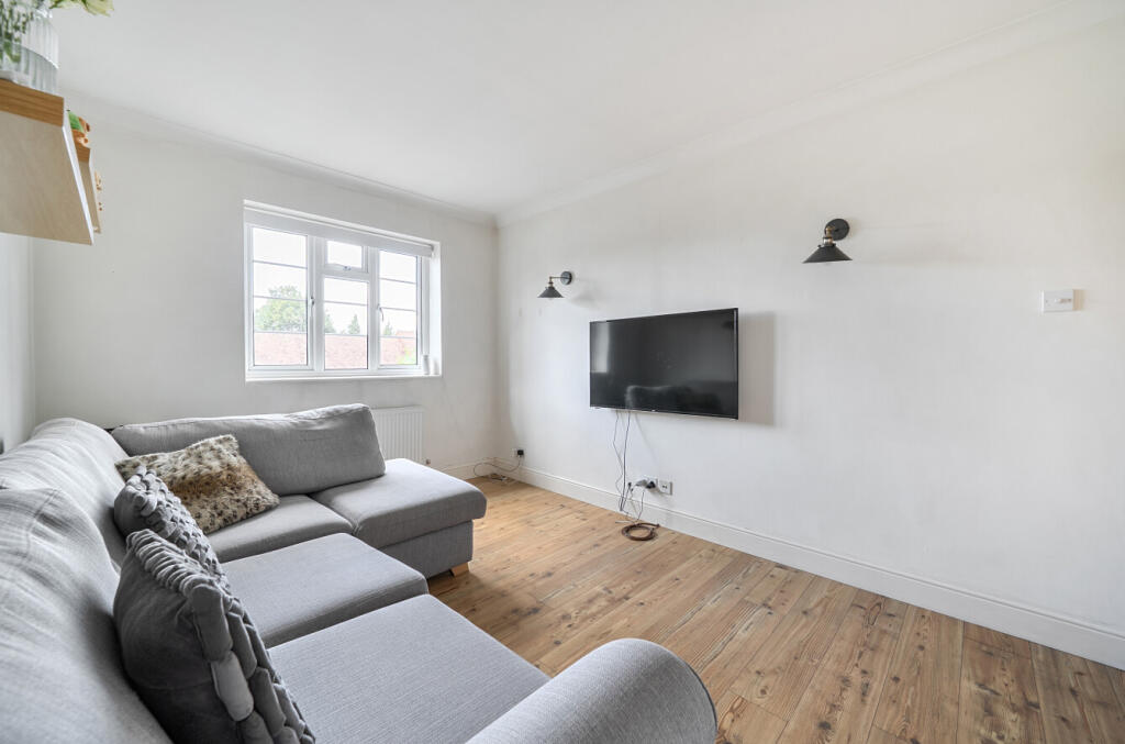 Apartment in Elmbridge, Weybridge - View 5
