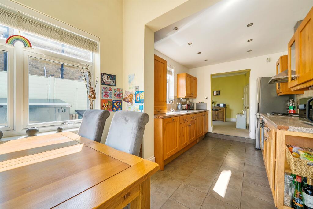 House in London, Southbury - View 5