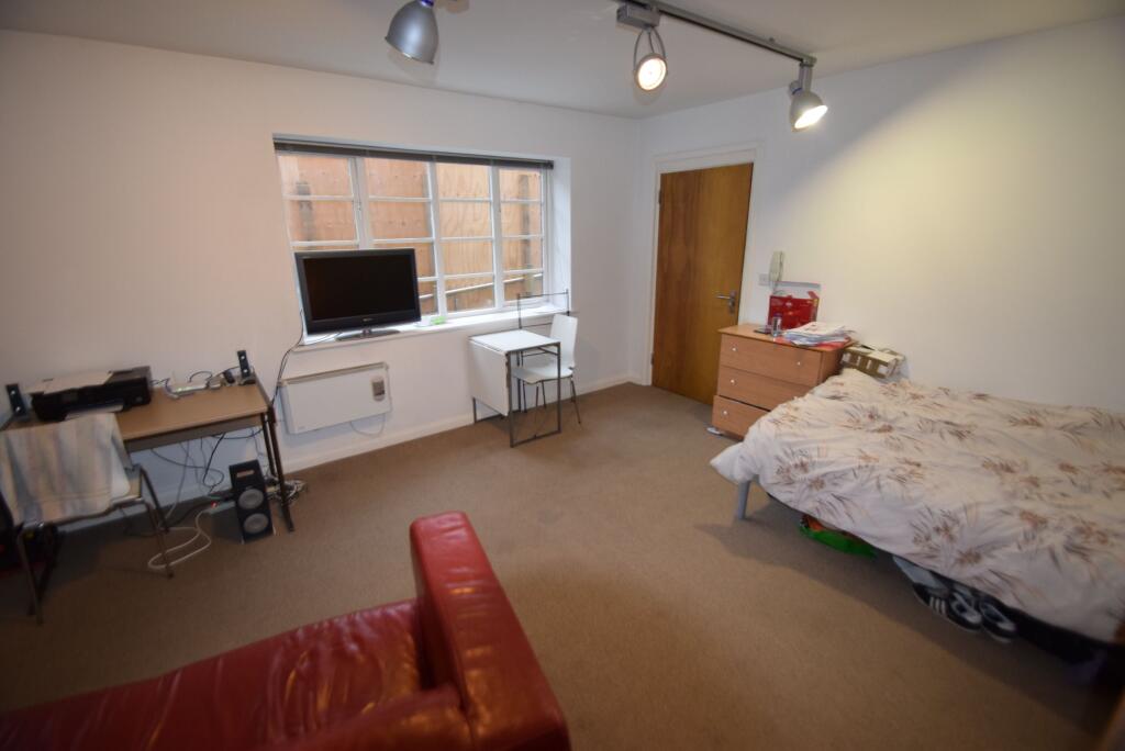 Studio flat for rent