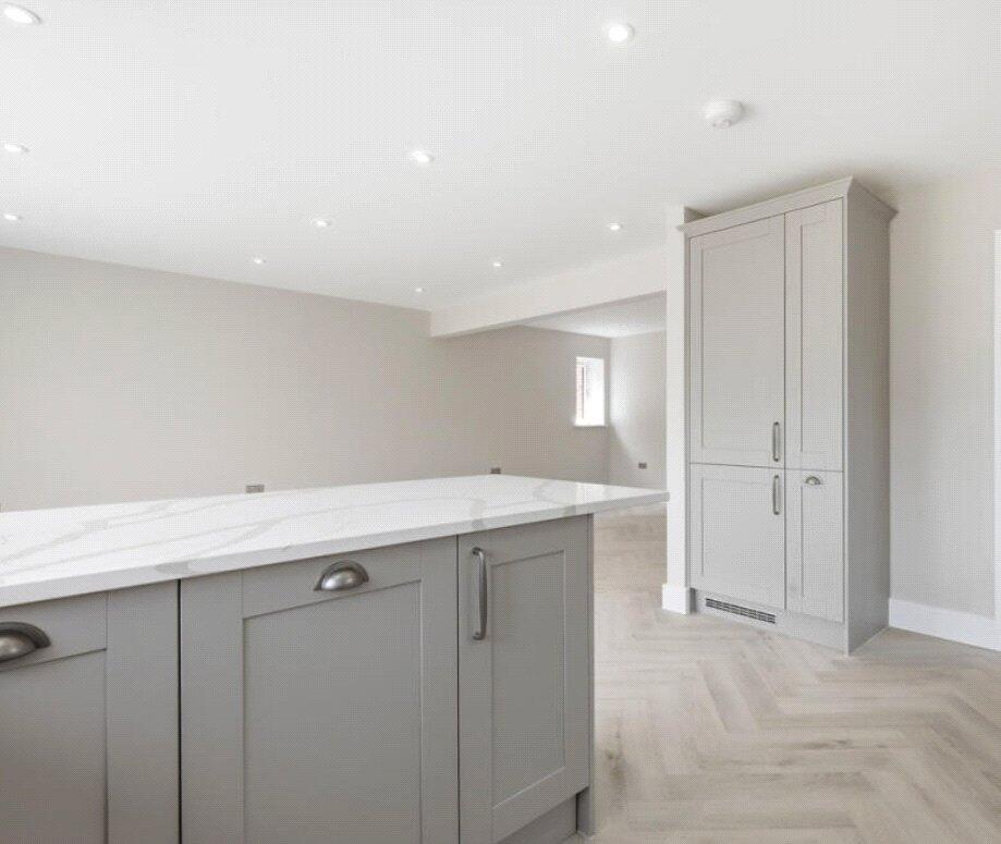 House in Hertsmere, Hertfordshire - View 2