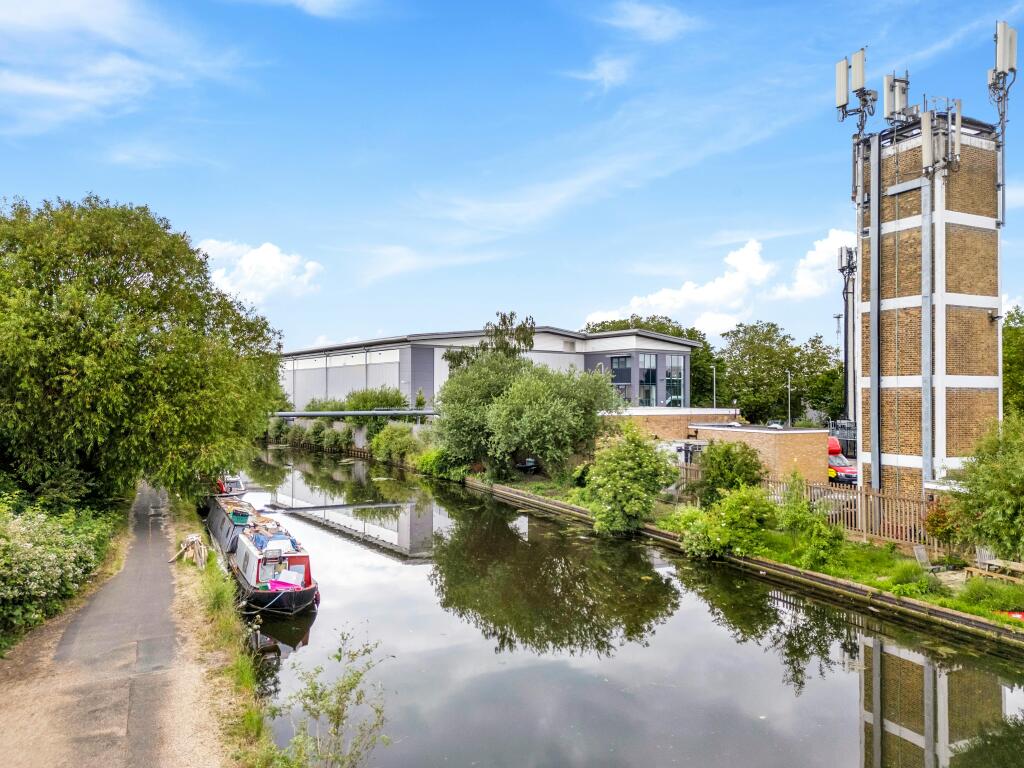 Iris Campus - Canal - 1.jpg