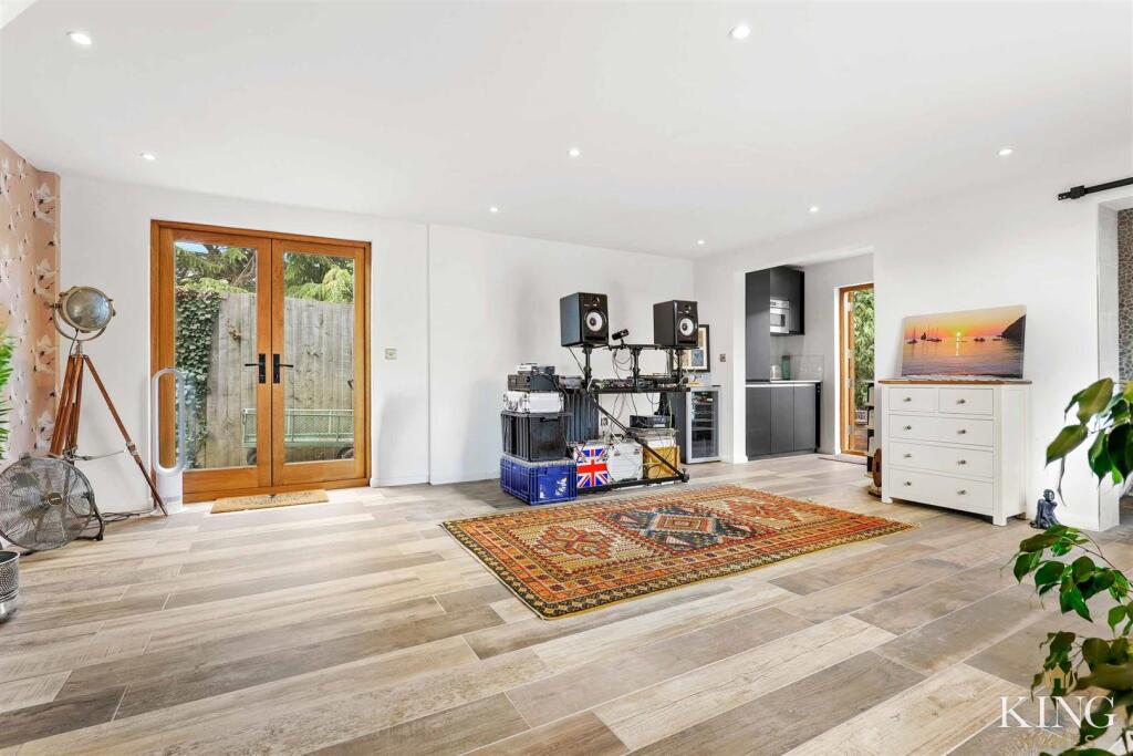 House in Stratford-on-Avon, Alcester - More