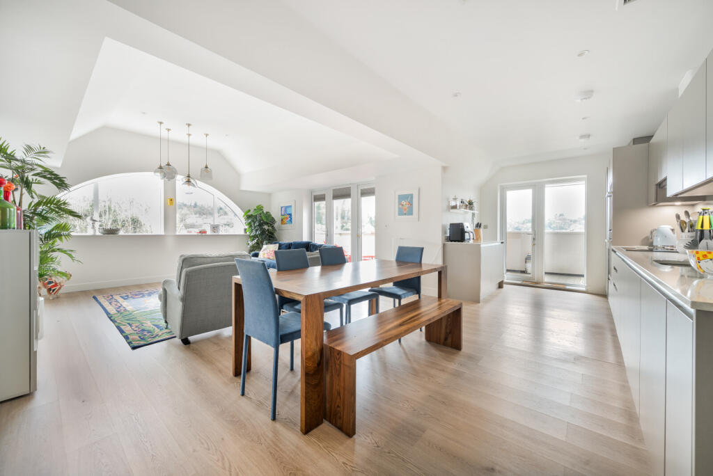 Apartment in Waverley, Holloway Hill, Godalming - View 4
