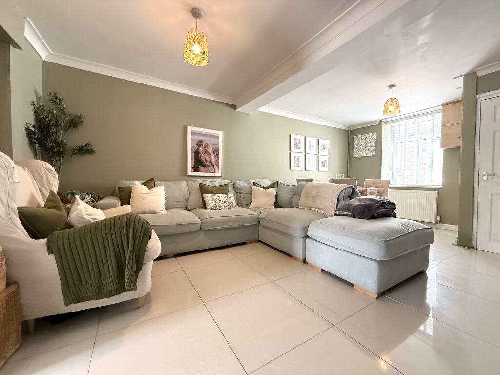 House in Mountain Ash, Cwmpennar - View 2