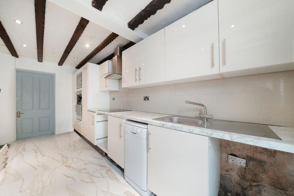 House in London, Thornton Heath - More