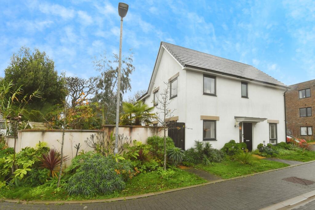 4-bed semi-detached on Centenary Way, Penzance, Cornwall, TR18, £152,000