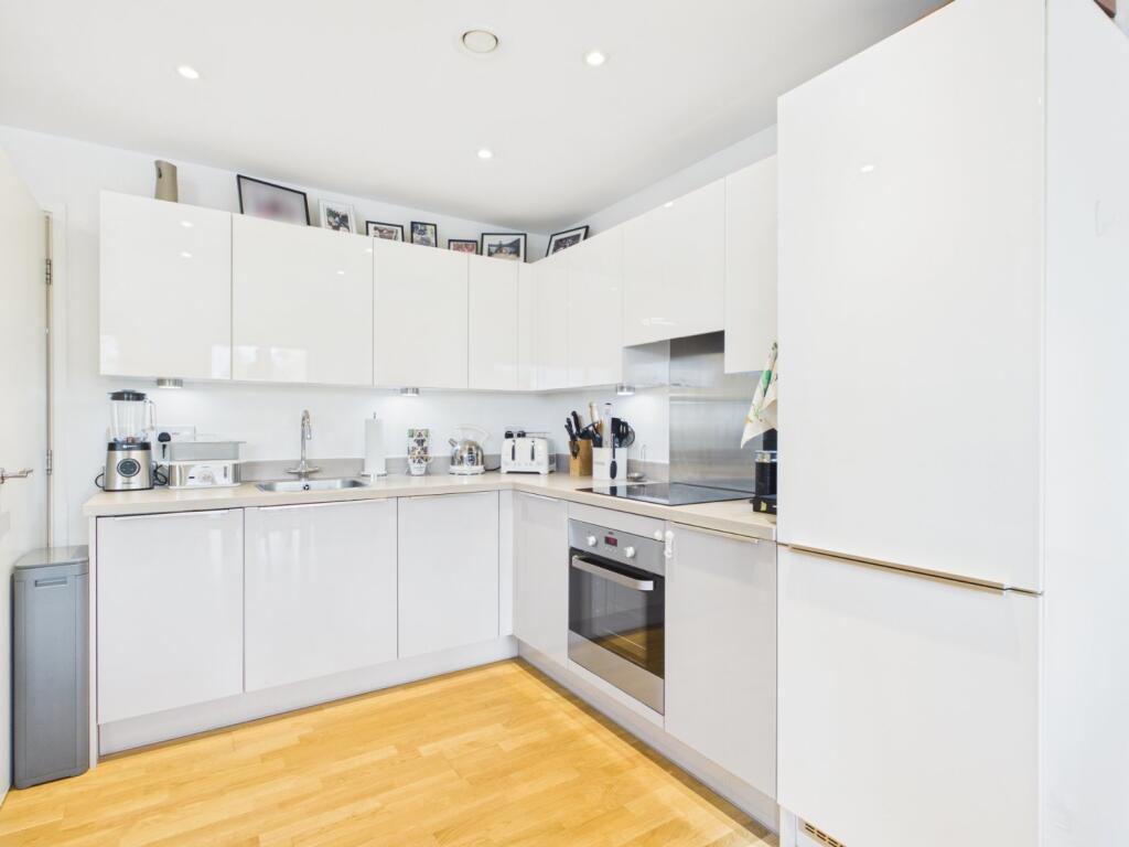 Apartment in Slough - View 3