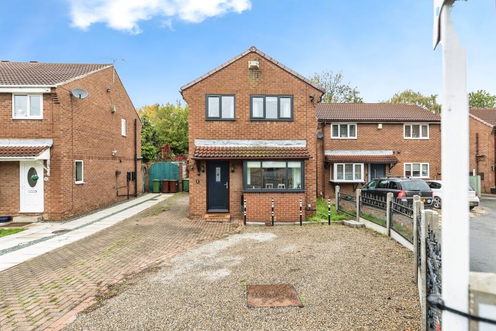 3-bed detached on The Poplars, Knottingley, £220,000