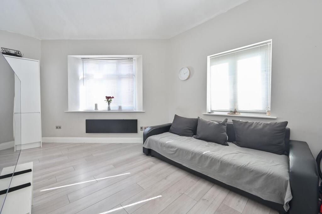 Apartment in Watford - View 2