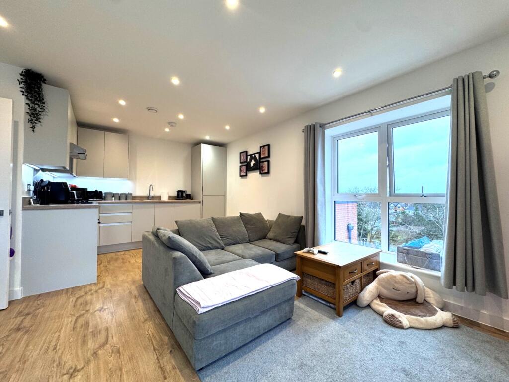 2 Pitcher Lane, Ashford, Surrey, TW15 photo 3