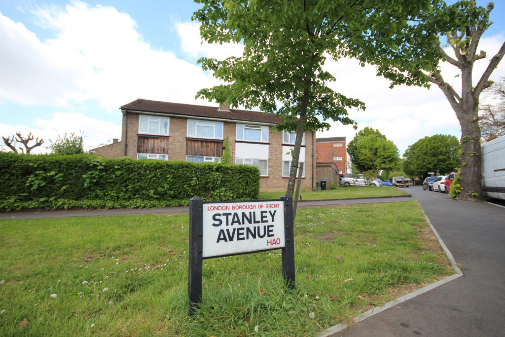 Stanley Avenue, Wembley, Middlesex HA0 photo 2