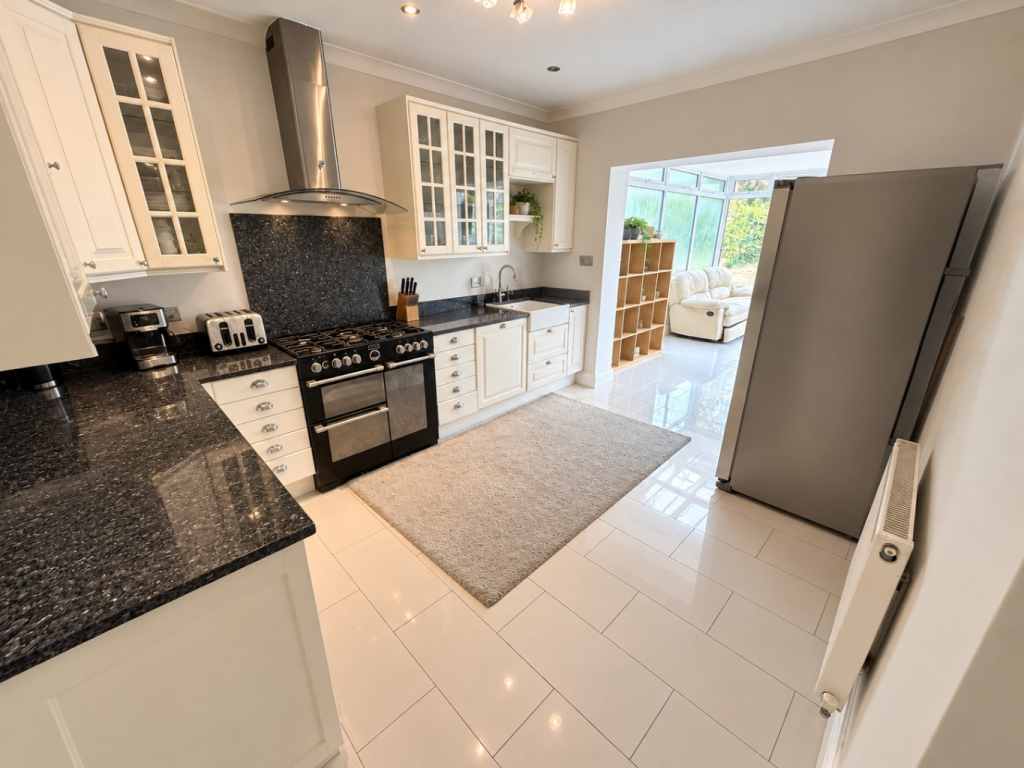 House in Luton - View 5