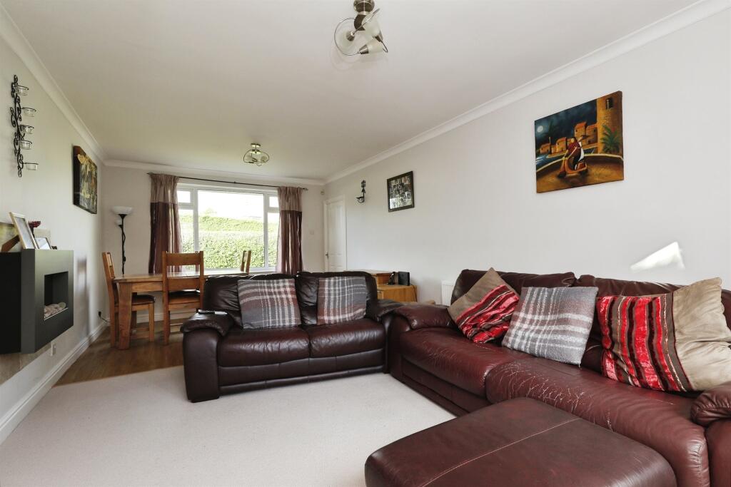 North Moor Drive, Walkeringham, Doncaster photo 4