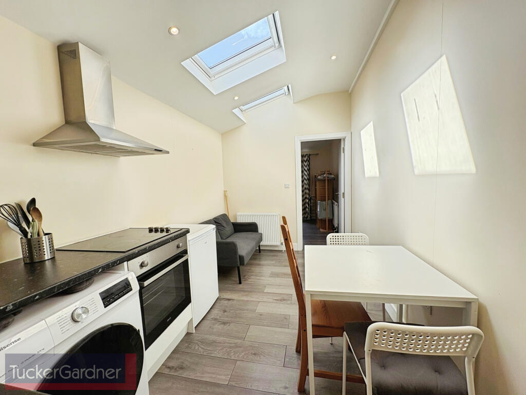Apartment in Cambridge, Cherry Hinton - View 4