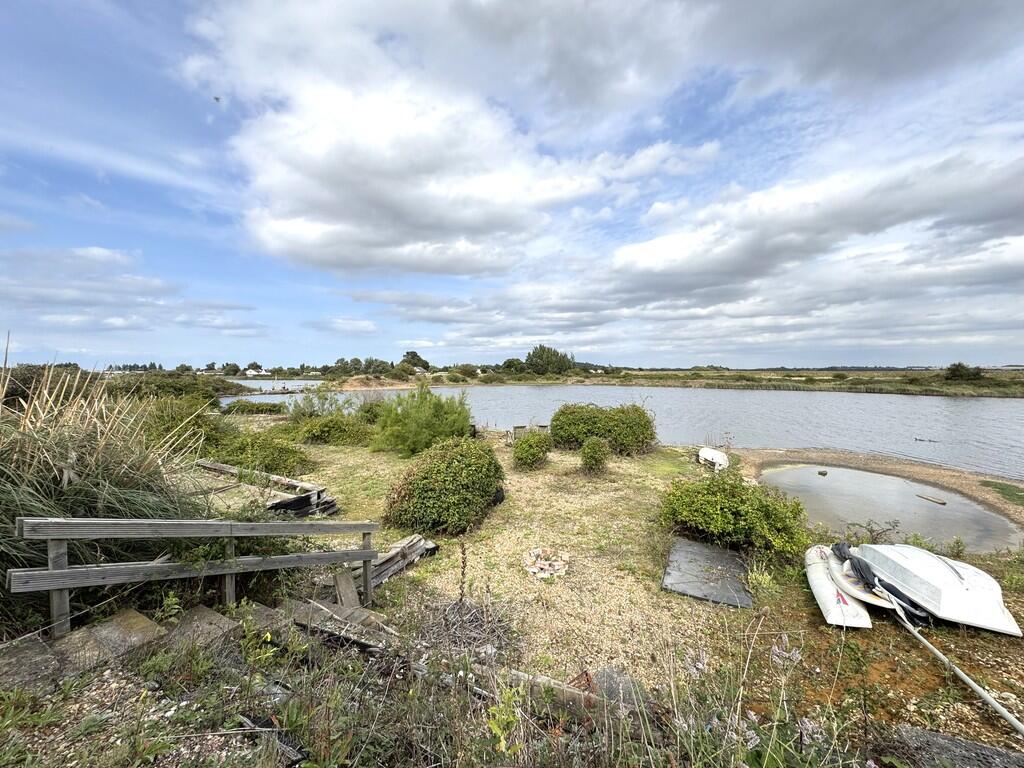 SNETTISHAM BEACH - Static Holiday Caravan Overlooking Lake photo 2