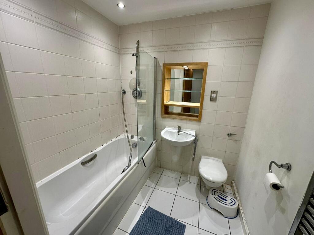 Apartment in Leeds, West Yorkshire - More
