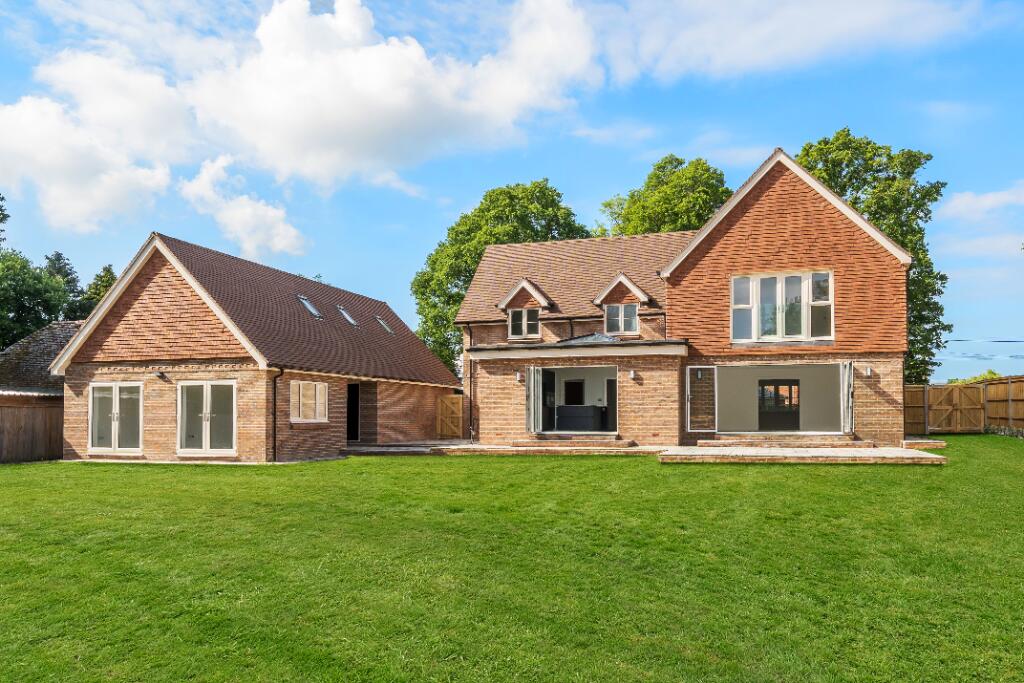 Southwick Road, North Boarhunt, Fareham, Hampshire, PO17 photo 2