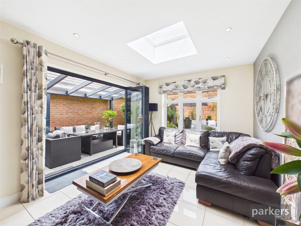 Tutor Crescent, Earley, Reading, RG6 photo 4