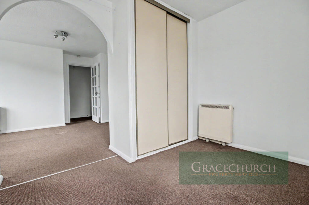 Apartment in London, Edmonton - View 5