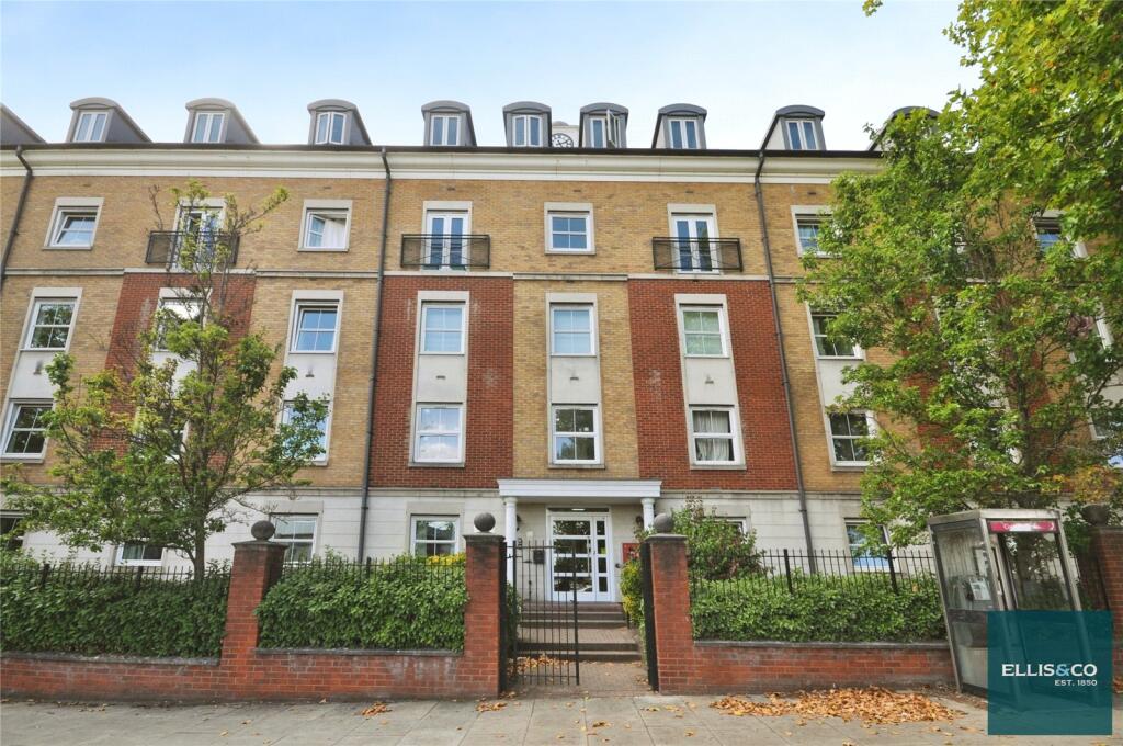 Main image of property: High Road, North Finchley, N12