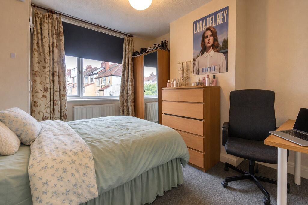 5 bedroom terraced house for rent