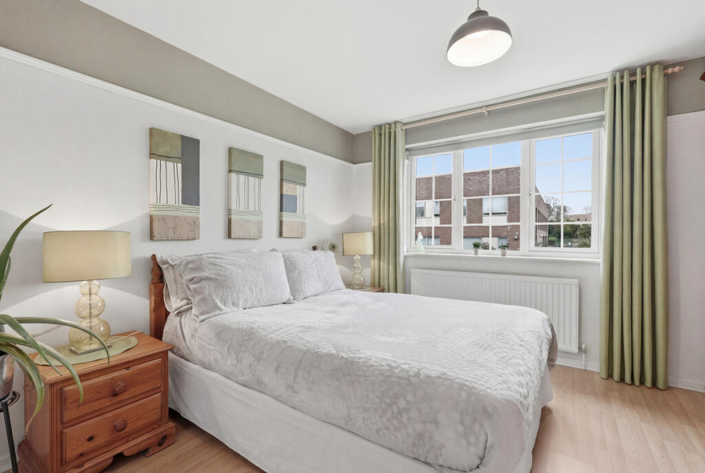 House in London, Hanwell - More