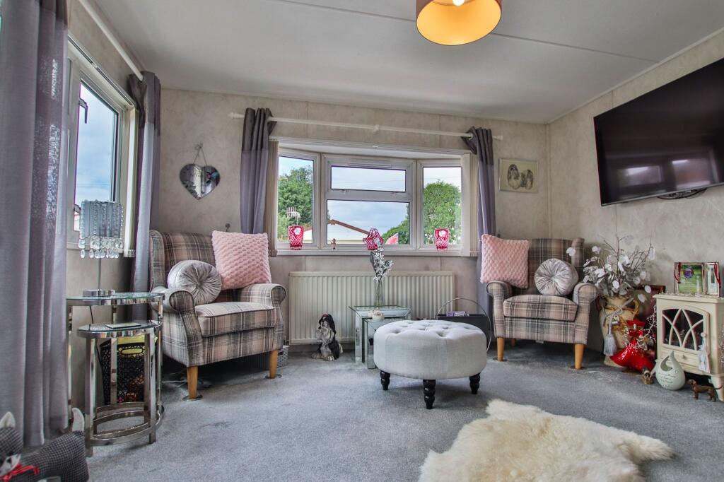House in Worcester - View 5