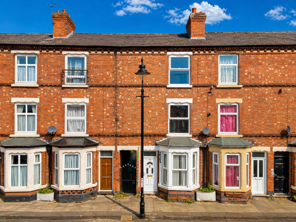 Main image of property: Wilford Crescent West, Nottingham