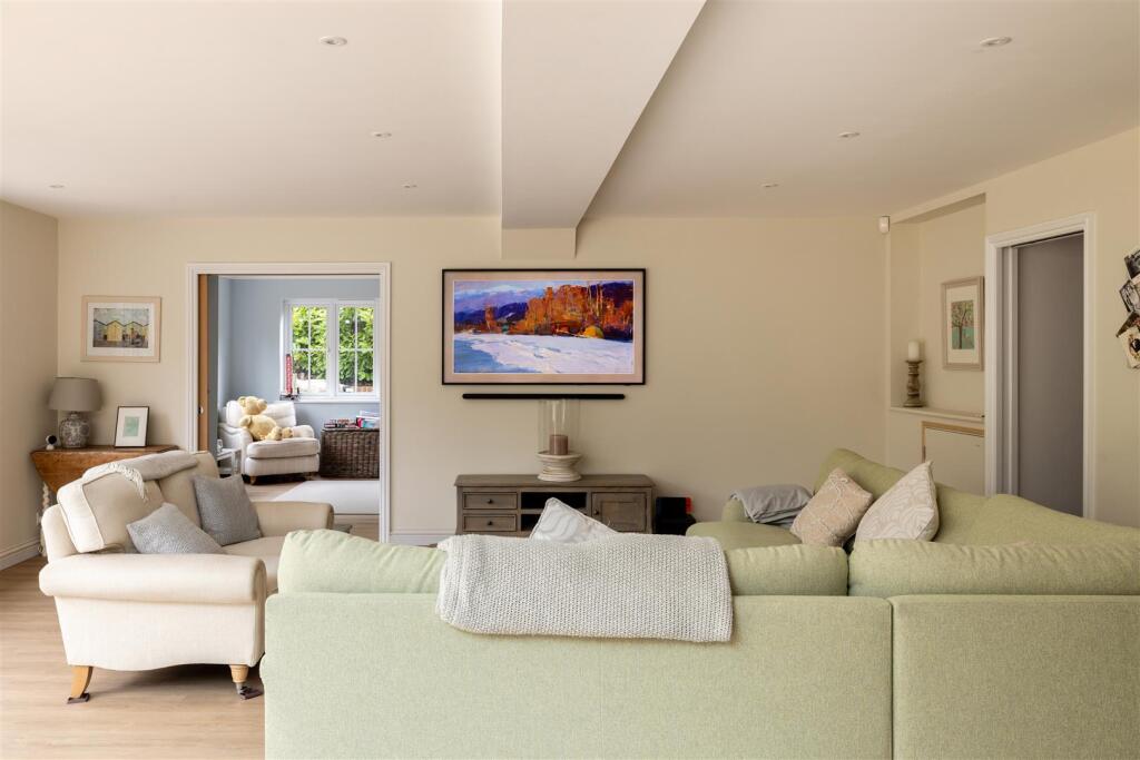 House in Reigate and Banstead, Surrey - View 4