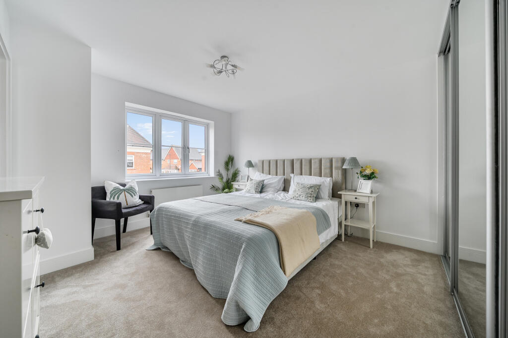 House in Horsham, Highwood - More