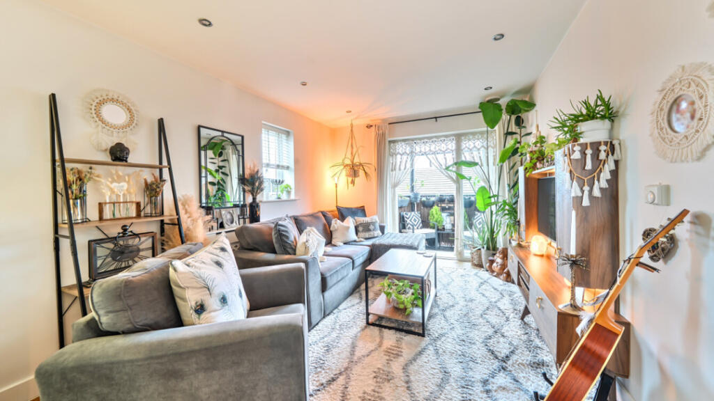 Main image of property: Buckingham Road, Epping, CM16 5AF