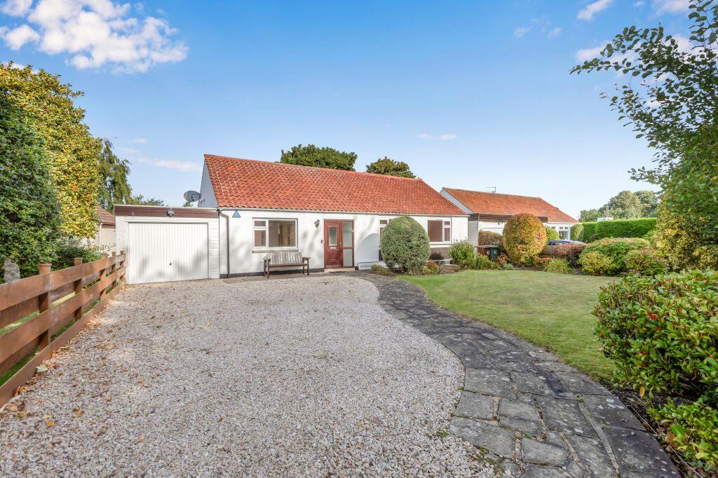 Main image of property: 42 Charteris Road, Longniddry, EH32 0NT